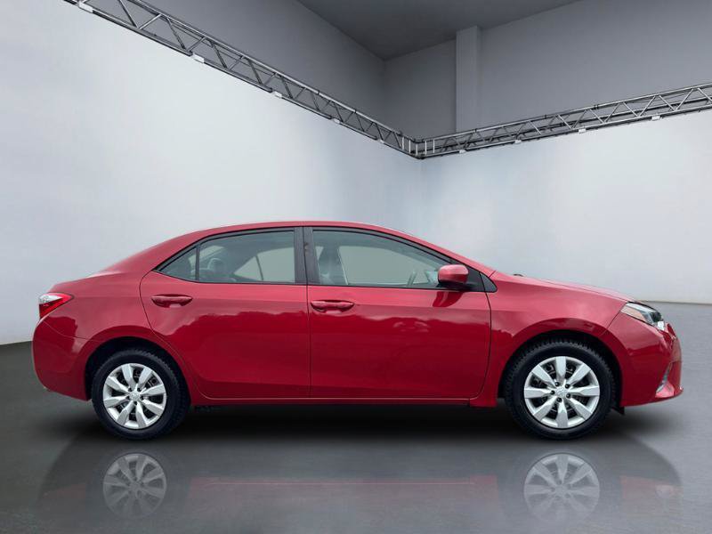 Used 2015 Toyota Corolla LE FWD image 3
