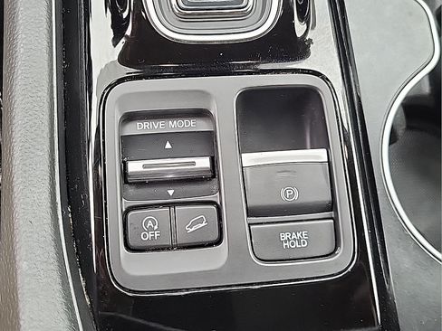 Used 2024 Honda Pilot Touring image 28