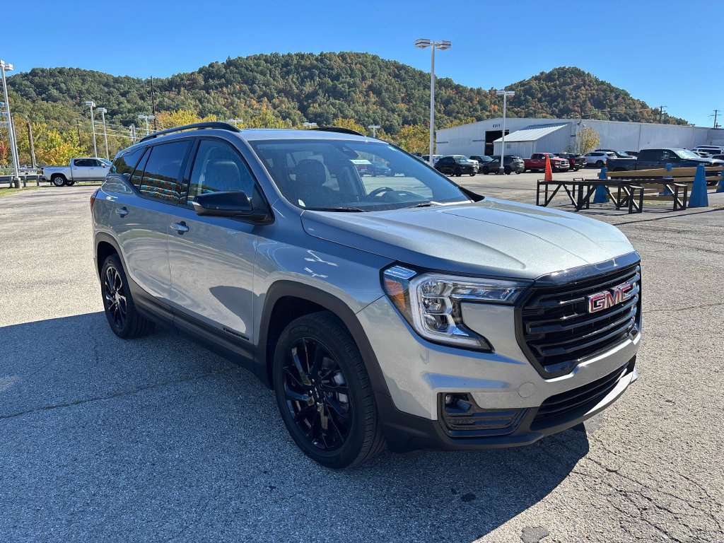 Used 2023 GMC Terrain SLT w/ Elevation Edition AWD/4WD image 7