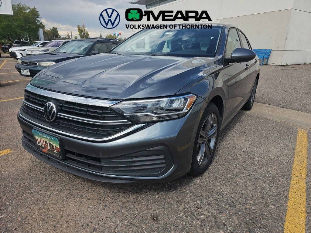 Used 2023 Volkswagen Jetta SE FWD image 3