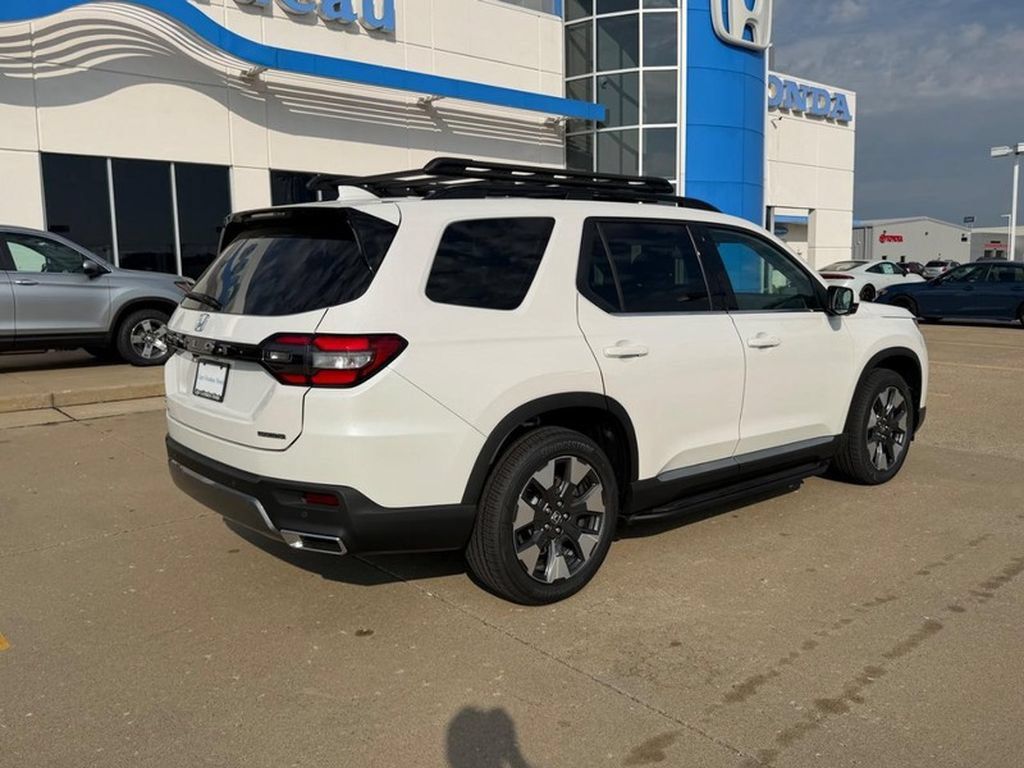 New 2026 Honda Pilot Touring image 2