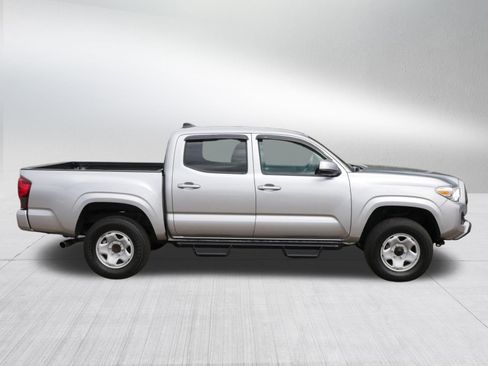 Used 2022 Toyota Tacoma SR image 8