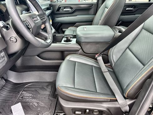 New 2026 GMC Yukon AT4 w/ AT4 Premium Plus Package AWD/4WD image 24