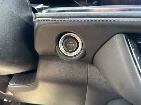 Used 2025 Chevrolet Suburban Z71 AWD/4WD image 25