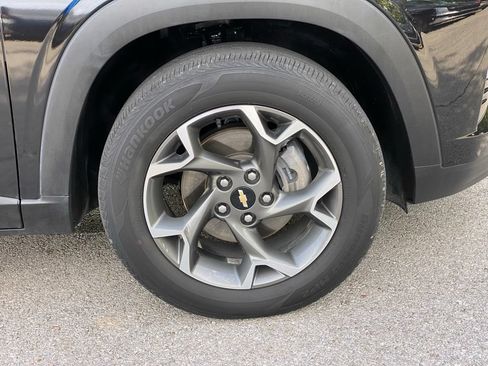 Used 2025 Chevrolet Trax LT FWD image 43