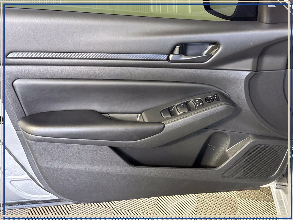 Used 2024 Nissan Altima 2.5 S FWD image 31