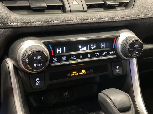 Used 2025 Toyota RAV4 XLE image 20