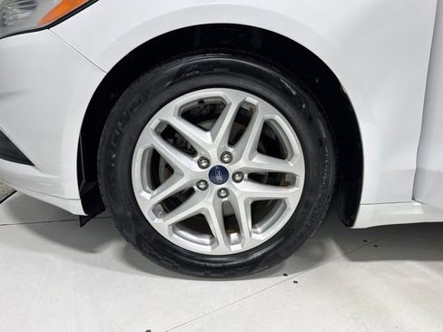 Used 2016 Ford Fusion SE FWD image 4