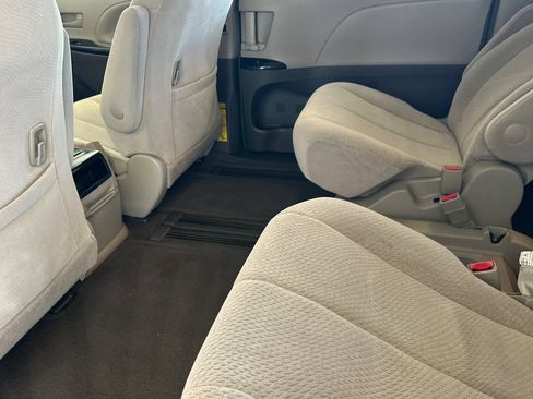 Used 2012 Toyota Sienna LE FWD image 9