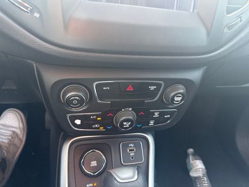 Used 2017 Jeep Compass Latitude w/ Popular Equipment Group AWD/4WD image 13