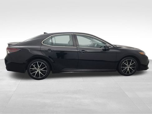 Used 2023 Toyota Camry SE image 5