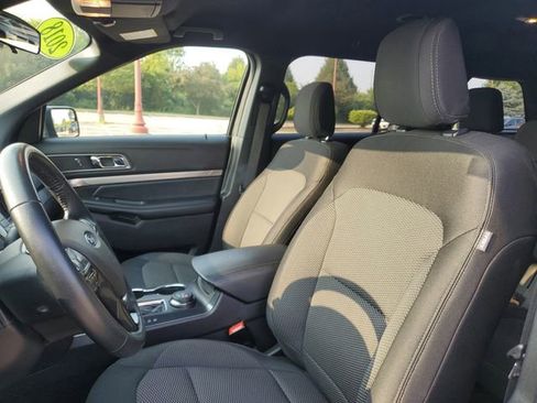 Used 2018 Ford Explorer XLT image 12