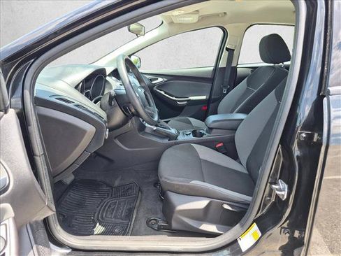 Used 2014 Ford Focus SE w/ SE Winter Package FWD image 17