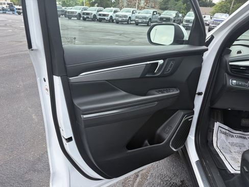 Used 2025 Buick Enclave Preferred FWD image 14