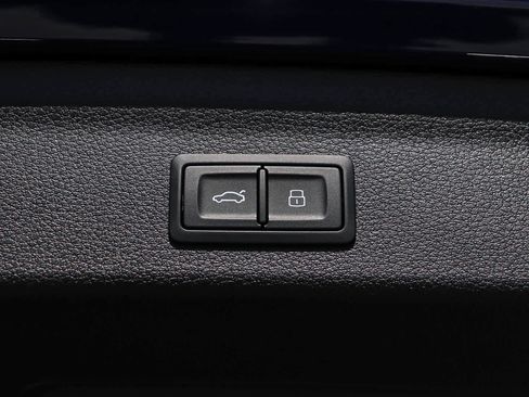 Used 2025 Audi Q3 2.0T Premium w/ Convenience Package image 37