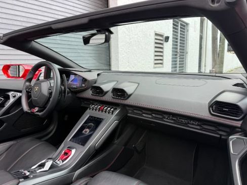 Used 2021 Lamborghini Huracan EVO RWD image 14