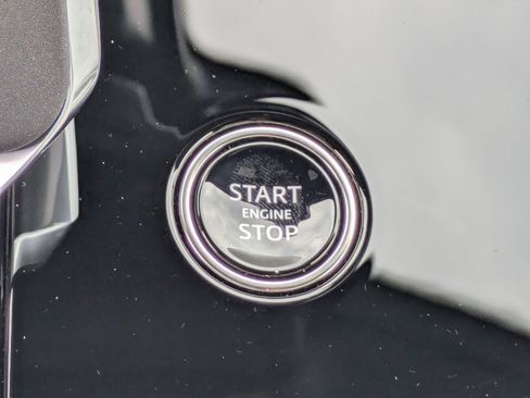 New 2025 Land Rover Range Rover Sport SE image 17