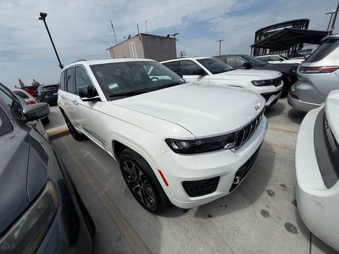 Used 2023 Jeep Grand Cherokee Overland w/ Luxury Tech Group IV RWD image 3