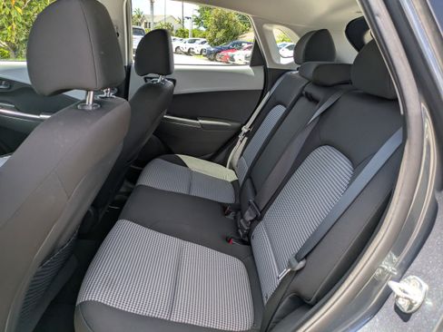 Used 2021 Hyundai Kona SE image 11