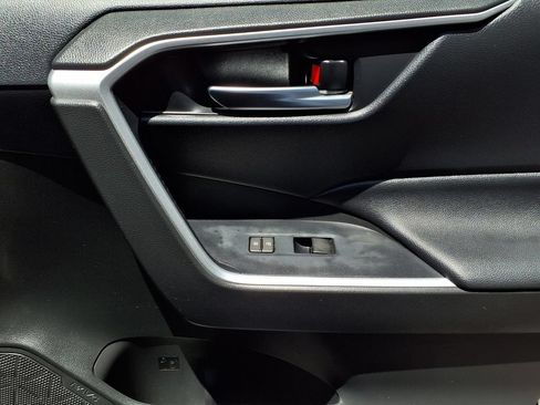 Certified 2020 Toyota RAV4 XLE w/ Carpet Mat Package FWD image 25