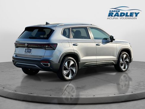 Certified 2025 Volkswagen Taos SE AWD/4WD image 2
