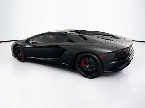 Used 2018 Lamborghini Aventador S AWD/4WD image 40