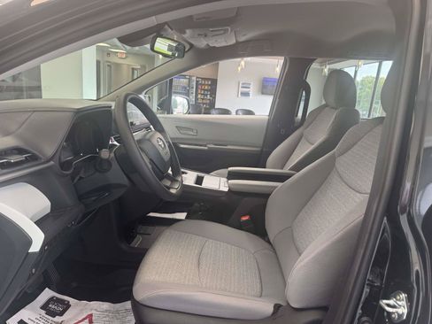 Used 2026 Toyota Sienna LE FWD image 17