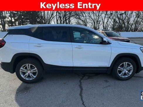 Used 2022 GMC Terrain SLE image 11