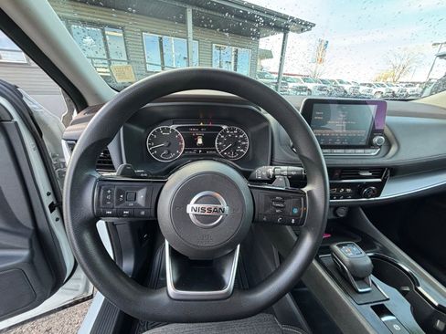 Used 2021 Nissan Rogue SV image 13