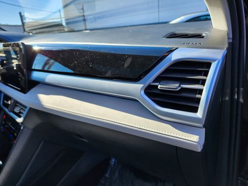 New 2026 Volkswagen Taos SE image 18