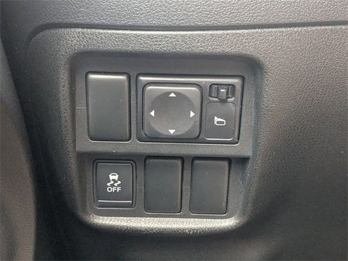 Used 2015 Nissan Juke SL image 27