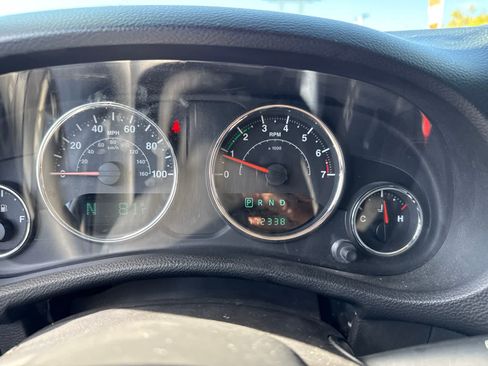 Used 2014 Jeep Wrangler Unlimited Sahara w/ Max Tow Package AWD/4WD image 24