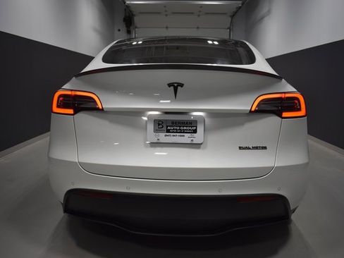Used 2022 Tesla Model Y Performance image 9
