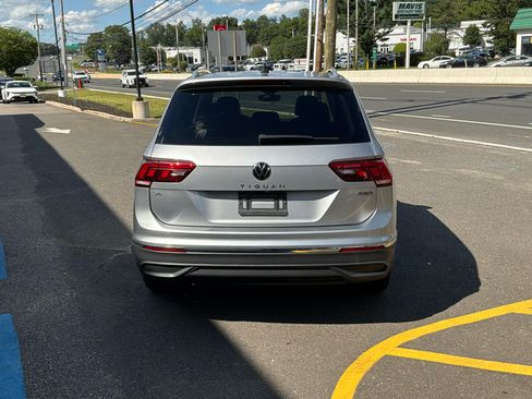 Used 2022 Volkswagen Tiguan SE w/ Panoramic Sunroof Package AWD/4WD image 5