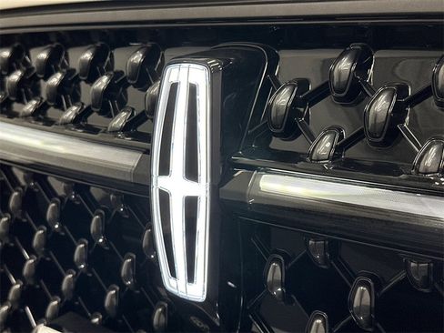 Used 2026 Lincoln Nautilus Reserve w/ Jet Appearance Package image 14