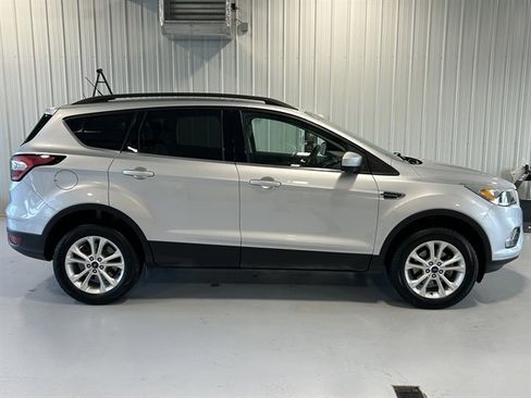 Used 2018 Ford Escape SE image 2