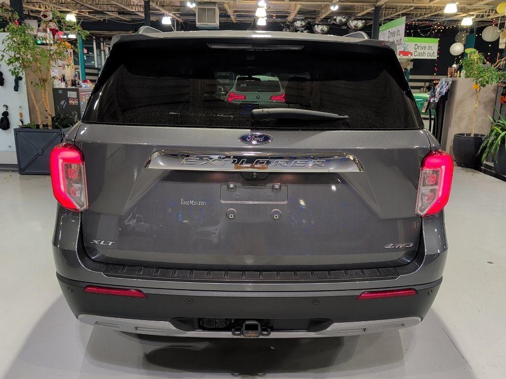 Used 2023 Ford Explorer XLT w/ Equipment Group 202A AWD/4WD image 8