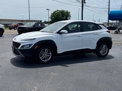 Used 2023 Hyundai Kona SE FWD image 3