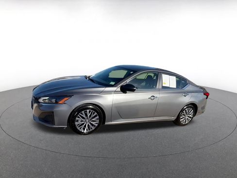 Used 2025 Nissan Altima 2.5 SV image 7