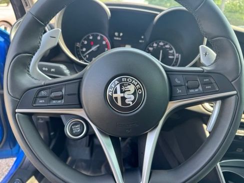 Used 2018 Alfa Romeo Giulia Ti Sport w/ Quick Order Package 22S Sport AWD/4WD image 8