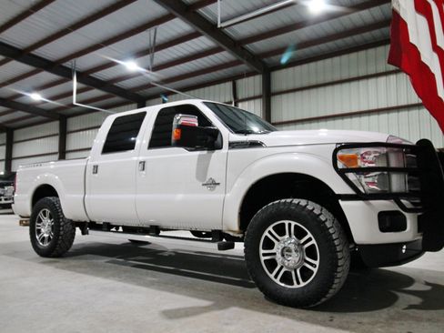 Used 2016 Ford F250 Platinum w/ FX4 Off-Road Package image 16