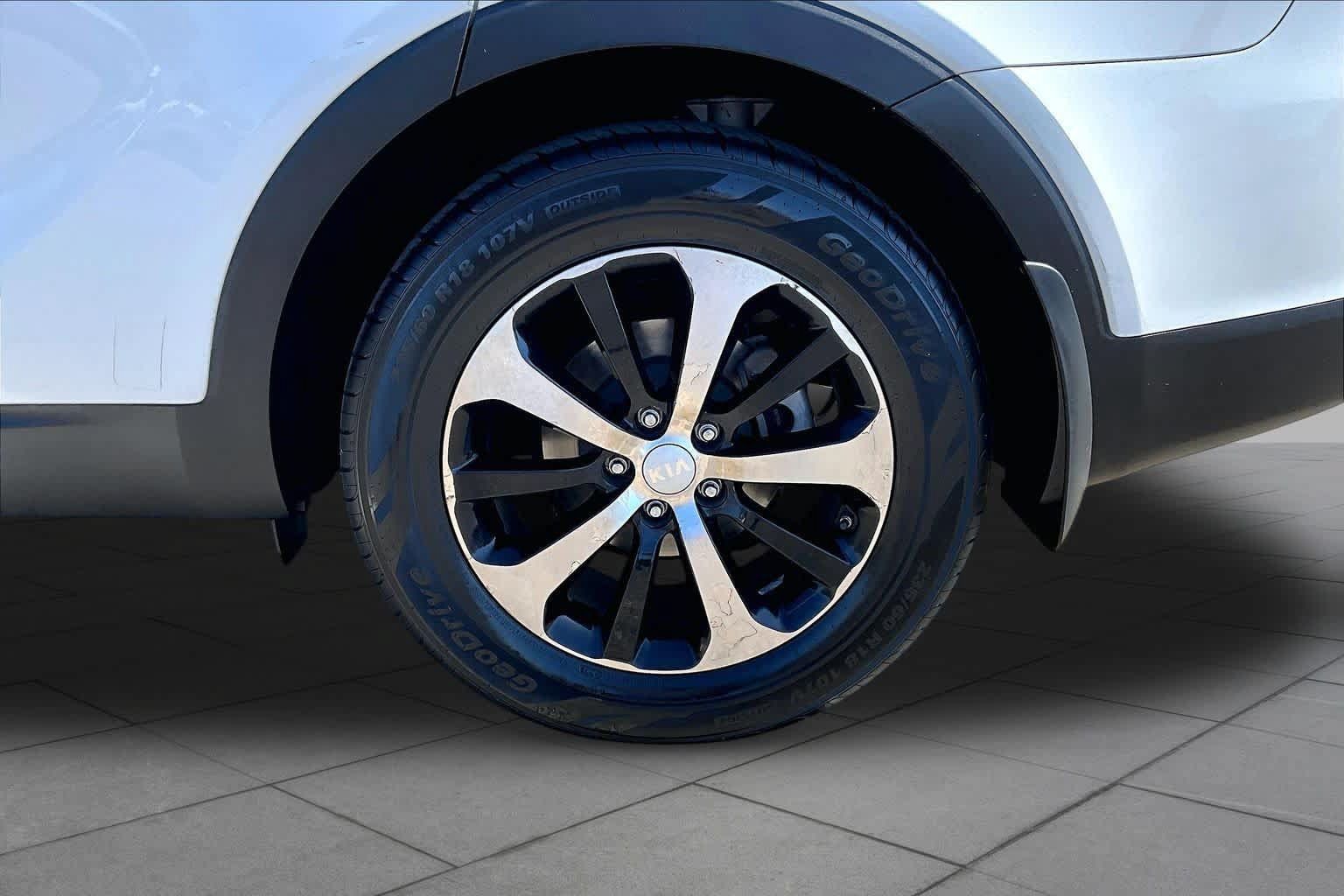 Used 2017 Kia Sorento EX FWD image 10