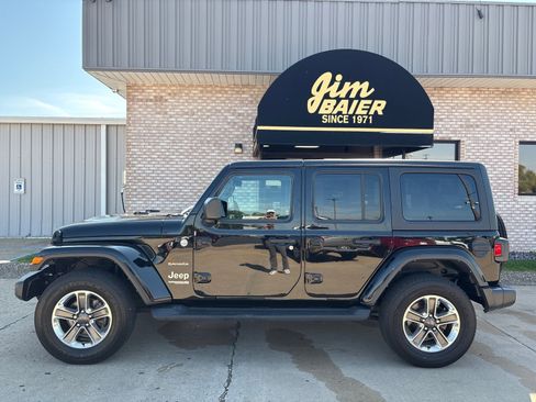 Used 2021 Jeep Wrangler Unlimited Sahara w/ Uconnect 4C Nav & Sound Group image 2