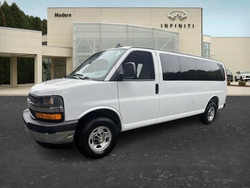 Used 2025 Chevrolet Express 3500 LT w/ LT Preferred Equipment Group RWD image 1