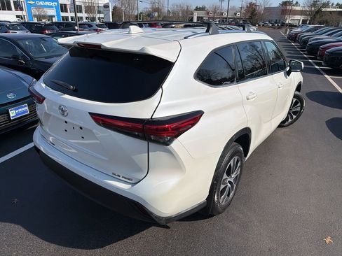 Used 2021 Toyota Highlander XLE image 5