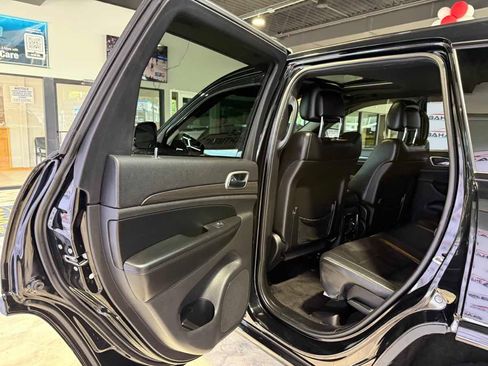 Used 2017 Jeep Grand Cherokee Altitude AWD/4WD image 34