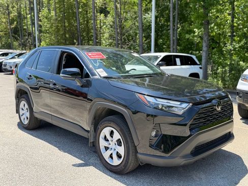 Used 2025 Toyota RAV4 LE FWD image 4