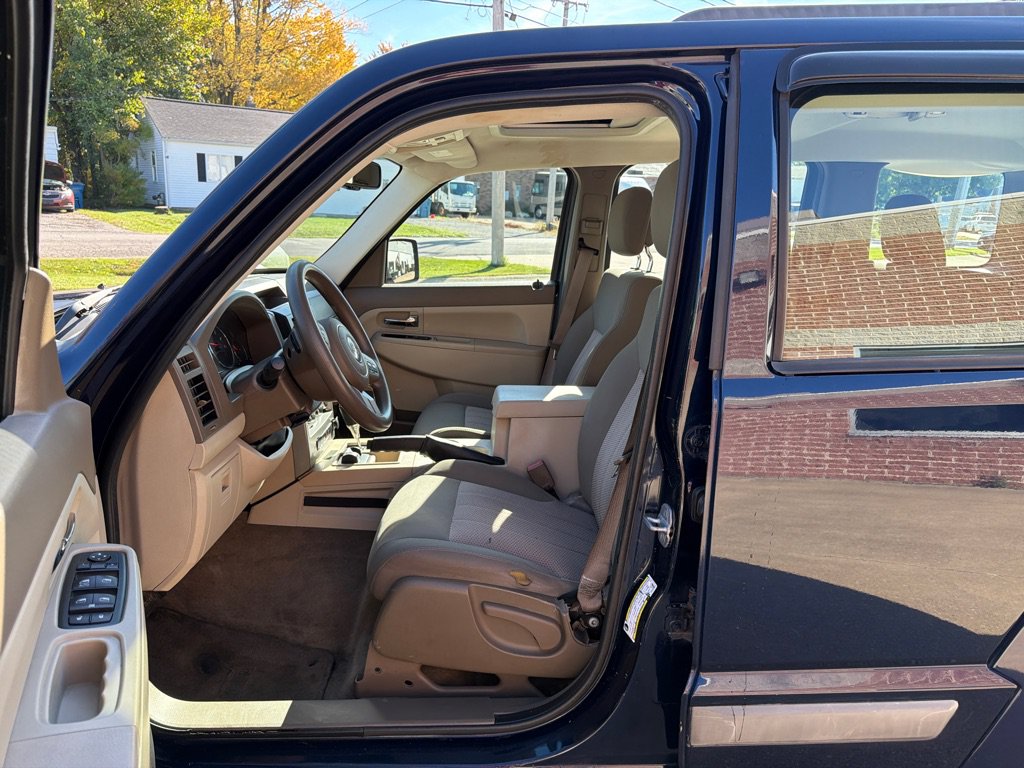 Used 2012 Jeep Liberty Sport w/ Driver Convenience Group AWD/4WD image 10