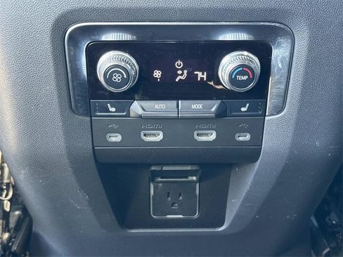 Used 2021 GMC Yukon Denali w/ Denali Premium Package image 18