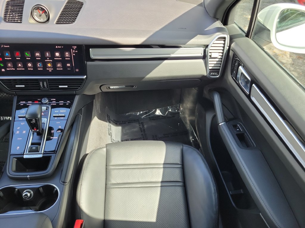 Used 2023 Porsche Cayenne Platinum Edition AWD/4WD image 18